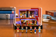 Copertina di Friends x Polly Pocket a 47,15€, la gang completa in una tazza