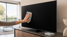 Copertina di Come pulire lo schermo TV OLED o LCD con il metodo a due panni