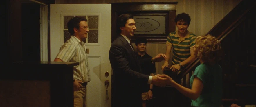 Paper Tiger: Adam Driver e Miles Teller fratelli in affari con la mafia russa