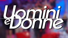 Copertina di Uomini e Donne, il ritorno cambia Canale 5: una soap turca esce dal palinsesto