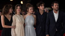 Copertina di Dove vedere la serie La mia brillante carriera oggi: a che ora esce su Netflix
