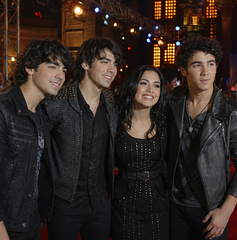Copertina di Dove vedere Camp Rock 3 oggi: orario e streaming su Disney+