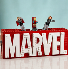 Copertina di 30€ in meno sul LEGO Marvel Logo e Minifigure, cinque Avengers da esporre