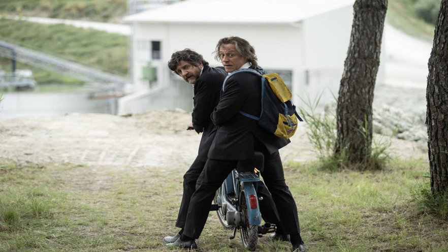 50 Km all'ora, il film stasera in tv su Canale 5: trama, cast e streaming