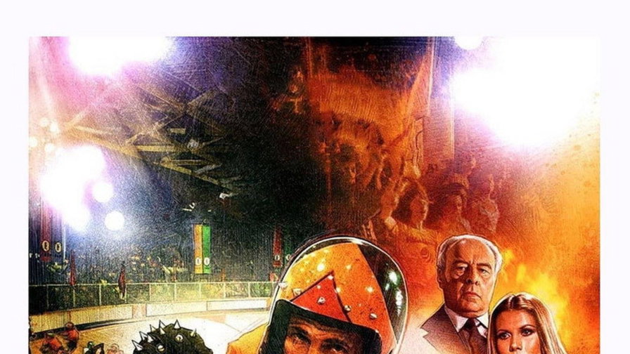 Un giocatore di rollerball in casco rosso davanti alla pista e agli altri protagonisti