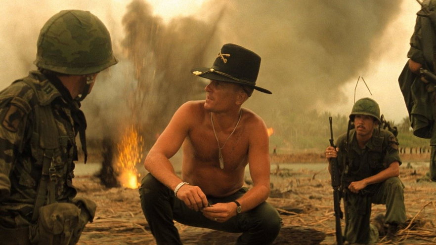 Quali canzoni si sentono in Apocalypse Now e chi ha composto la colonna sonora?