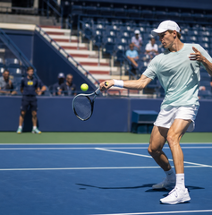 Copertina di Dove vedere US Open 2026 oggi: orario, canale e streaming delle qualificazioni