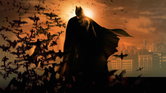 Christian Bale è Batman in Batman Begins - la nascita concreta del simbolo