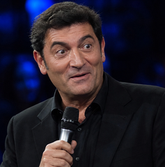 Copertina di Dove vedere Scherzi a parte con Max Giusti stasera: orario, canale e streaming