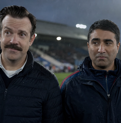 Copertina di Dove vedere Ted Lasso 4 episodio 5 oggi: orario e streaming su Apple TV