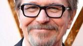 Gary Oldman — Due voci diverse nella guerra segreta di Black Ops