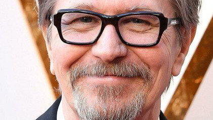 Gary Oldman — Due voci diverse nella guerra segreta di Black Ops