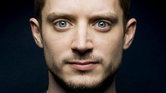 Elijah Wood — La voce del fotografo Harry in 11-11: Memories Retold