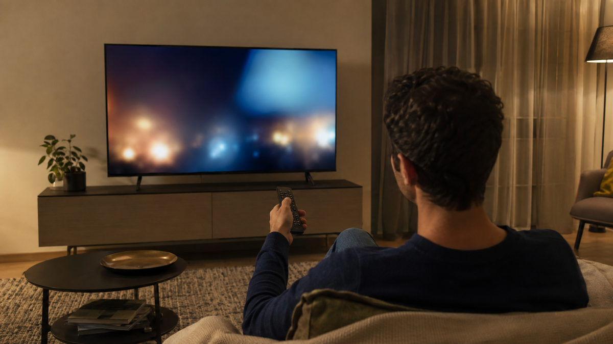 Immagine di Dialoghi bassi e musica alta in TV: cosa regolare prima della soundbar