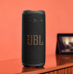 Copertina di JBL Grip costa 73,78€ su Amazon e non teme acqua né cadute