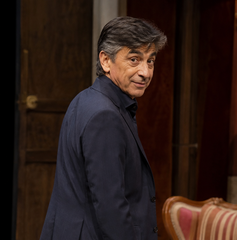 Copertina di Dove vedere Ogni promessa è debito con Vincenzo Salemme stasera: orario, canale e streaming