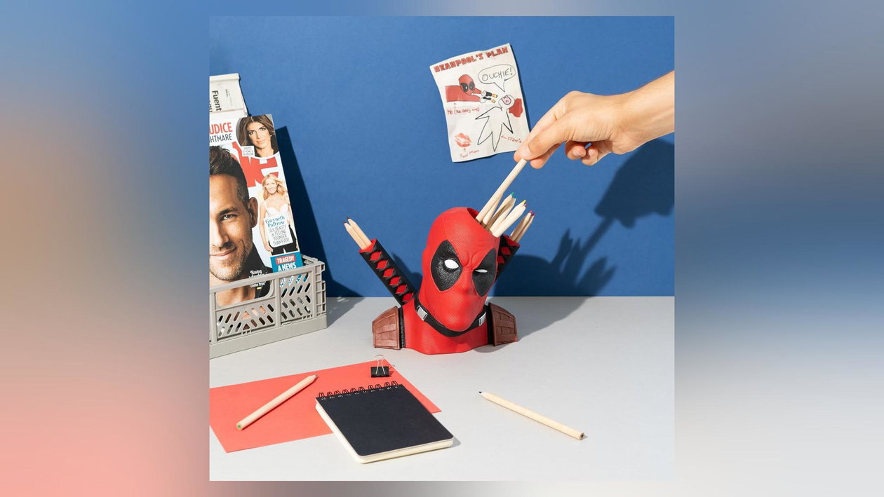 Immagine di Il portapenne Deadpool 3D tocca il minimo storico a 19,90€ e offre tre vani