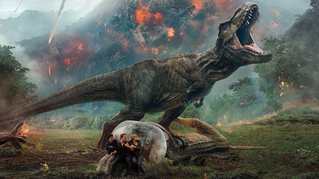 Jurassic World: Il regno distrutto, dinosauri in fuga dal vulcano