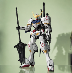 Copertina di Con 53,50€ porti in collezione il Gundam Barbatos MG 1/100 di Bandai