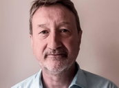 Copertina di James Bond 26: Steven Knight ha completato la prima bozza per il film di Denis Villeneuve