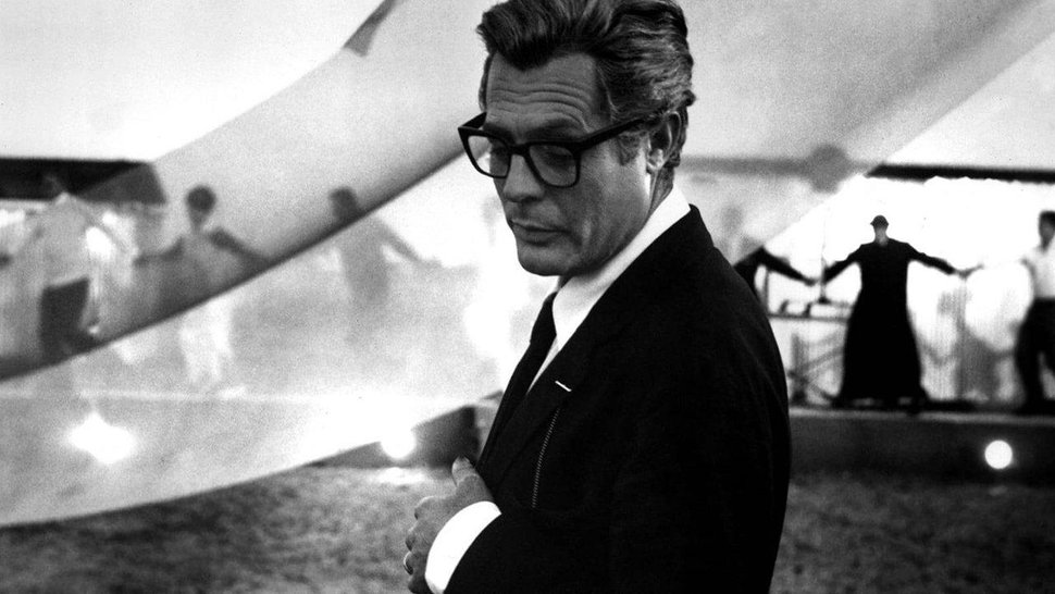 7° 8½ — Fellini trasforma la crisi creativa in spettacolo