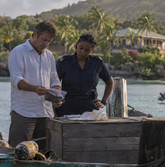 Copertina di Dove vedere Delitti in Paradiso 14 stasera: orario, canale e streaming degli episodi 7 e 8