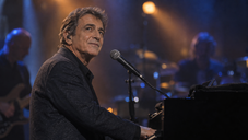 Copertina di Dove vedere Franco Battiato: Il lungo viaggio oggi: orario e streaming Netflix