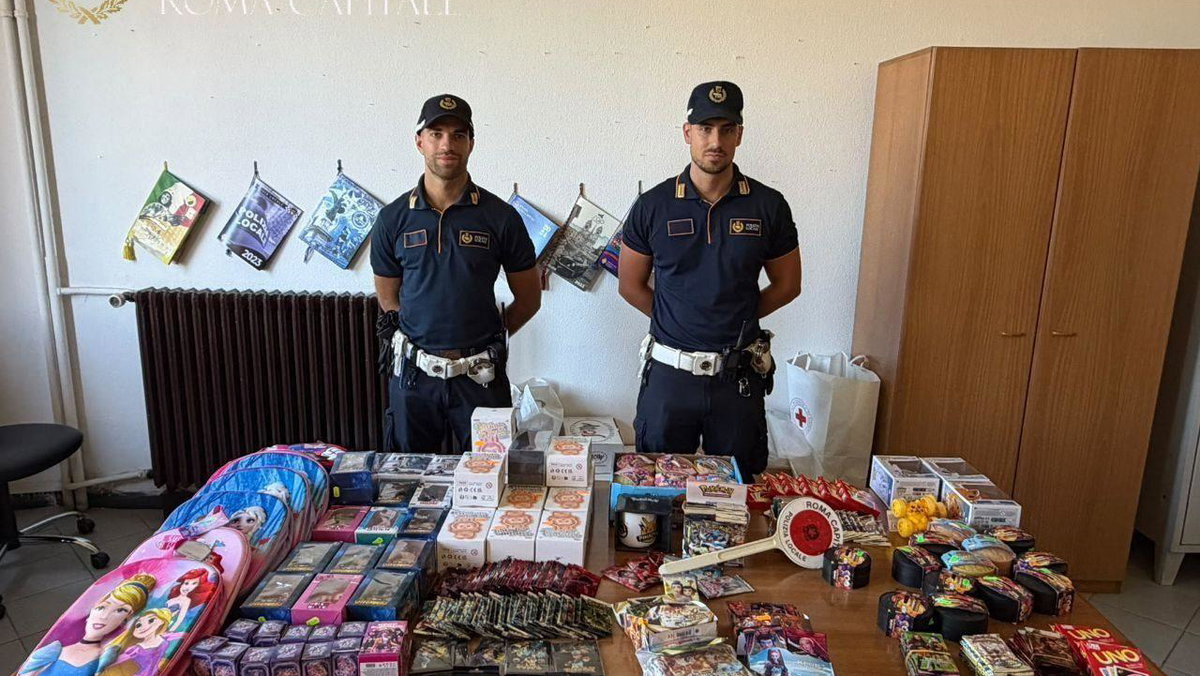 Immagine di Carte Pokémon e UNO contraffatte a Roma: sequestrate circa 4.000 carte, sette persone denunciate