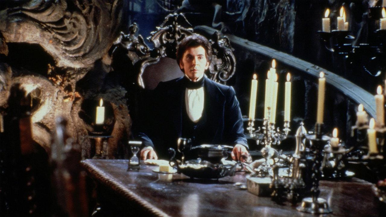 Frank Langella è il conte Dracula in Dracula - il fascino diventa seduzione