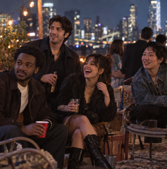 Copertina di Dove vedere Adults 2 oggi: orario della premiere e streaming