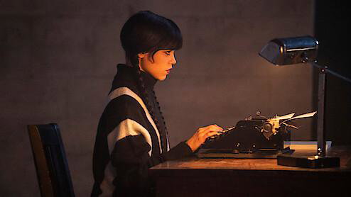 Immagine di Mercoledì 3: riprese concluse, Jenna Ortega torna alla macchina da scrivere