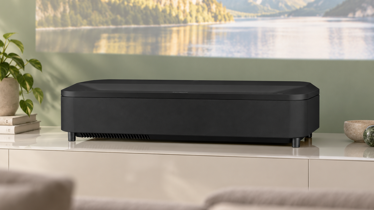 Immagine di Epson EH-LS800B, 1.261,65€ in meno per film 4K fino a 150 pollici