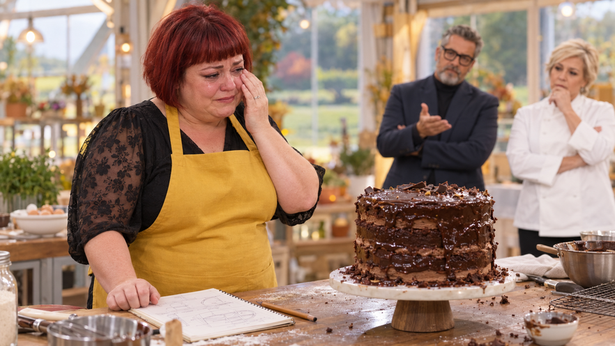 Bake Off Italia, cosa è successo sabato 3 ottobre: le lacrime di Isabella e la torta contestata
