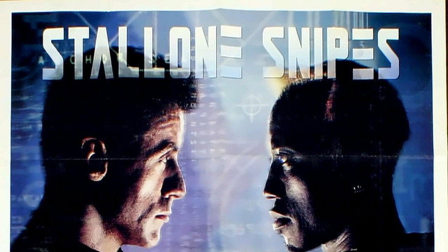 Sylvester Stallone e Wesley Snipes di profilo, uno davanti all’altro, nella locandina italiana