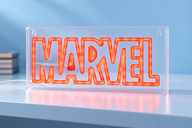 Copertina di Paladone Marvel, il logo luminoso da affiancare ai tuoi fumetti a 29,90€