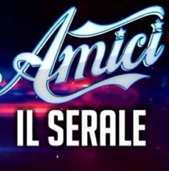 Copertina di Amici 26: dove vedere le puntate in TV e streaming (orari e repliche)