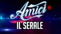 Amici 26: dove vedere le puntate in TV e streaming (orari e repliche)