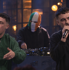 Copertina di Dove vedere Propaganda Live con i Kneecap stasera 9 ottobre 2026: orario, canale e streaming
