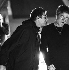 Copertina di Oasis: il documentario sulla reunion è su Disney+, con interviste e performance extra