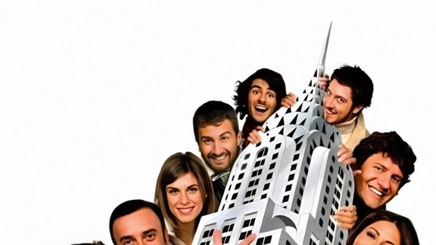 Il cast posa attorno alla sagoma del Chrysler Building
