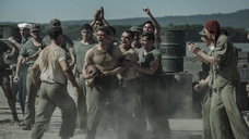 Copertina di The Mosquito Bowl: il trailer Netflix segue quattro stelle del football nei Marines