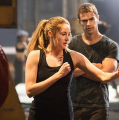 Copertina di Qual è la canzone dei titoli di coda di Divergent?