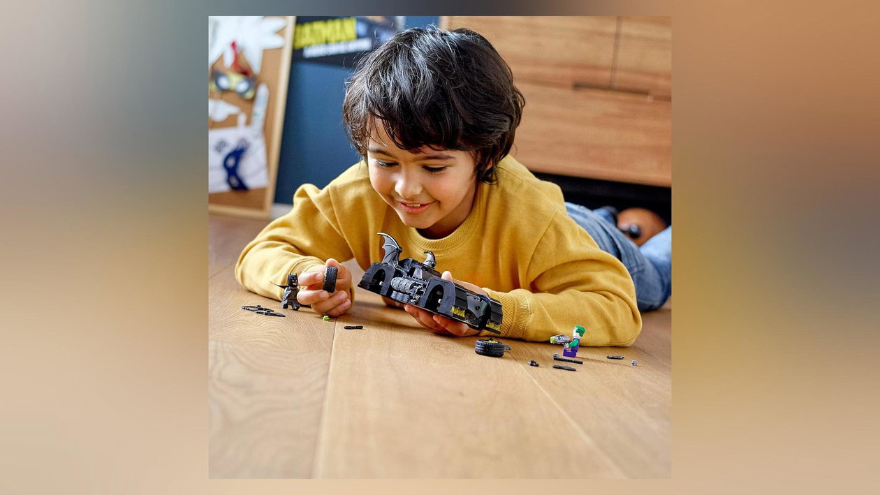 Immagine di LEGO Batmobile a 62,90€ con Batman e Joker: un classico da esporre