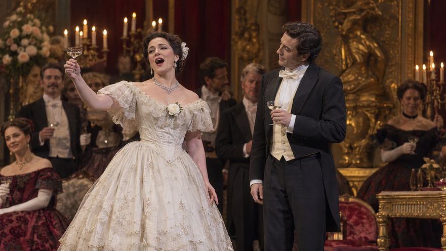 Dove vedere La traviata del Teatro alla Scala stasera: orario, Rai 5 e streaming