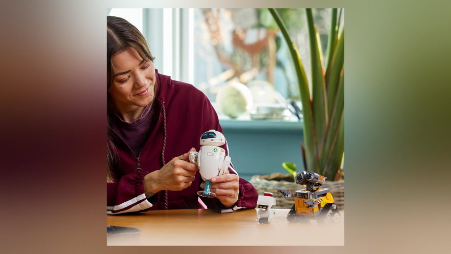 LEGO WALL-E e EVE, quattro personaggi Pixar da esporre a soli 52,51€