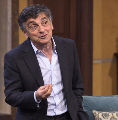 Copertina di Dove vedere Ogni promessa è debito con Vincenzo Salemme stasera: orario, TV e streaming