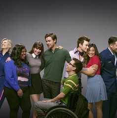 Copertina di Glee: Disney+ e Hulu ordinano una nuova serie dopo la sceneggiatura di Murphy