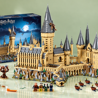 LEGO Harry Potter Hogwarts, 6.020 pezzi da esporre con orgoglio a 428,23€