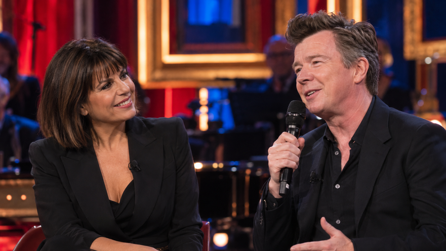 Dove vedere Splendida Cornice stasera 22 ottobre: orario, Rai 3 e streaming, ospite Rick Astley