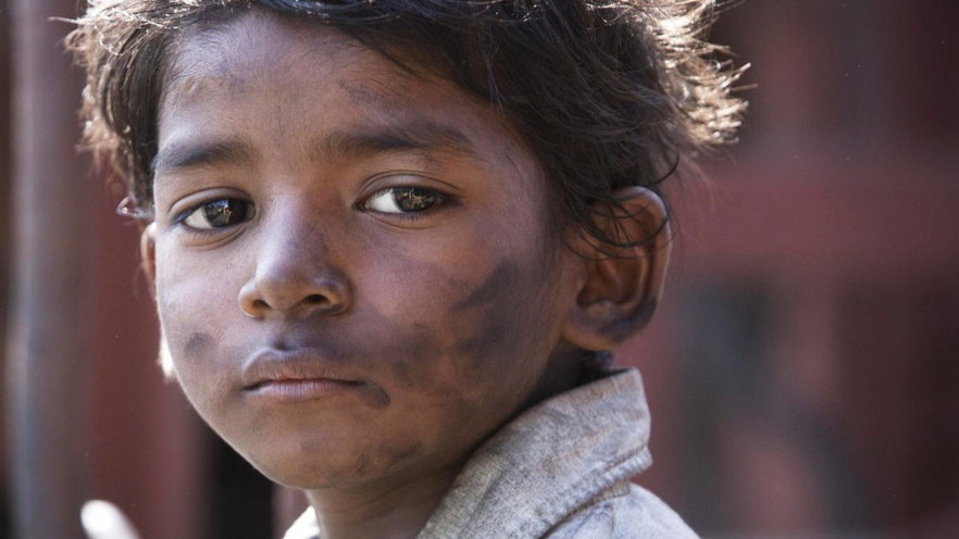 Lion - La strada verso casa è gratis in streaming: un viaggio emozionante tra memoria e identità